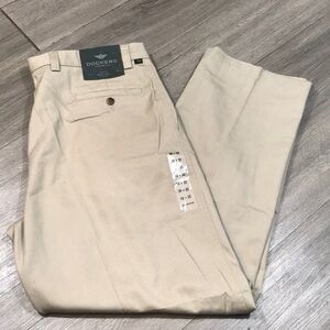 Dockers Premium Khaki Relaxed Fit Pleated Basic Twill Chinos size 38x32 NWT